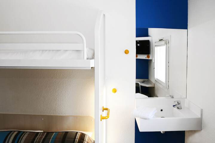 Room 3 of 48