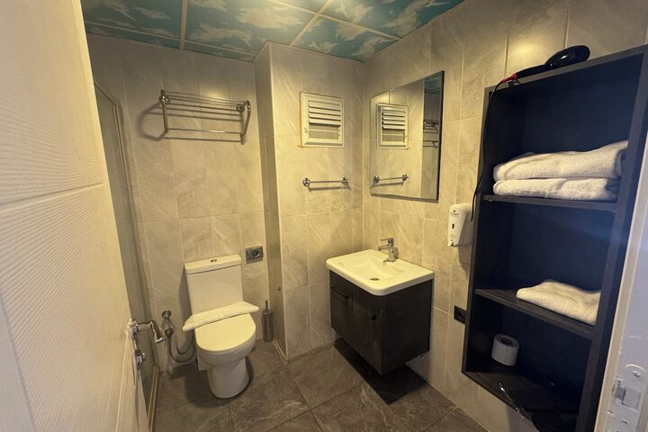 Room 12 of 21