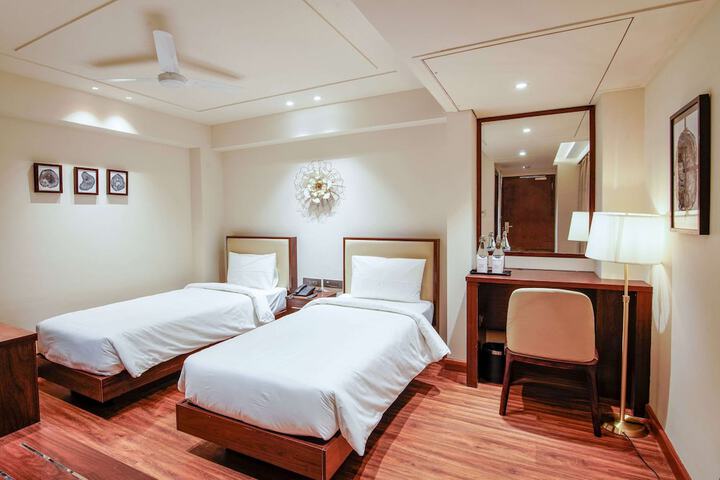 Room 14 of 30
