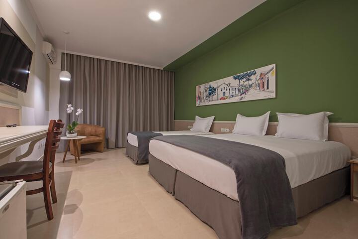 Room 18 of 125