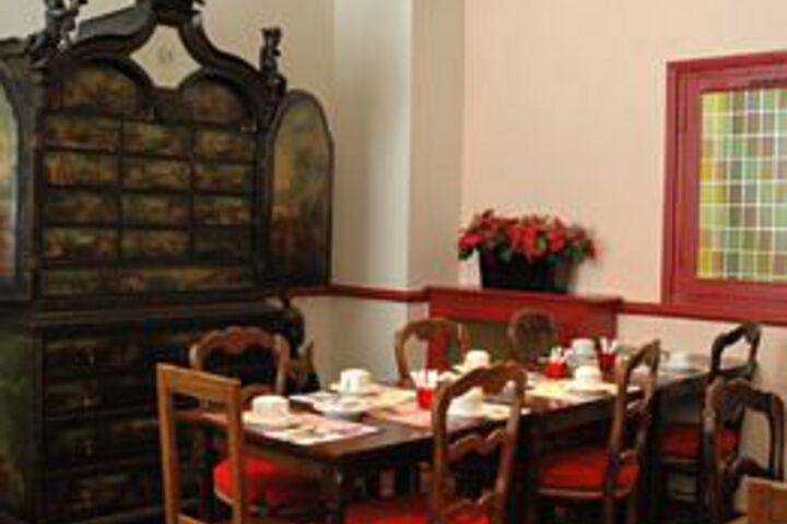 Dining 15 of 16