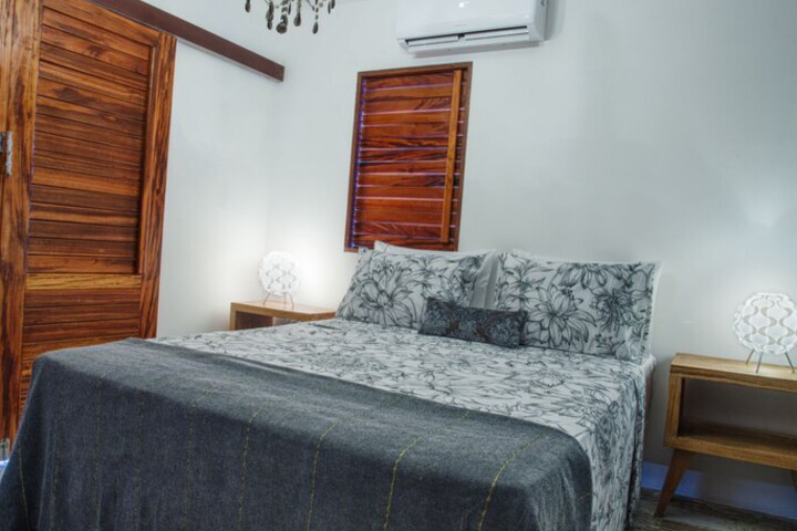 Room 4 of 33