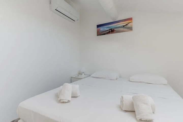 Room 2 of 13