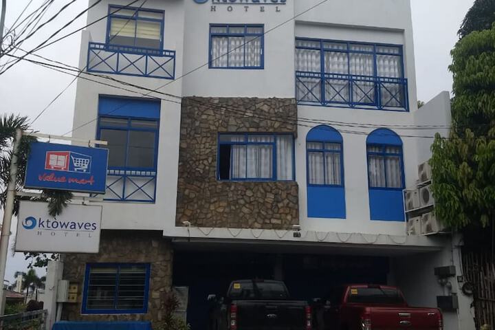 OYO 816 Oktowaves Hotel