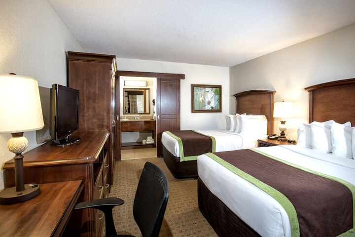 Deluxe Double Room with 2 Double Beds (13 of 21)