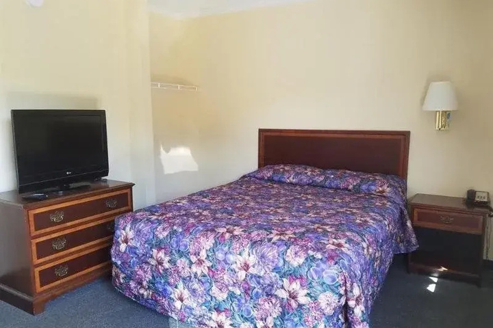 Room 2 of 6