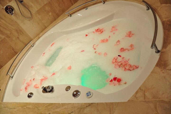 Jetted tub