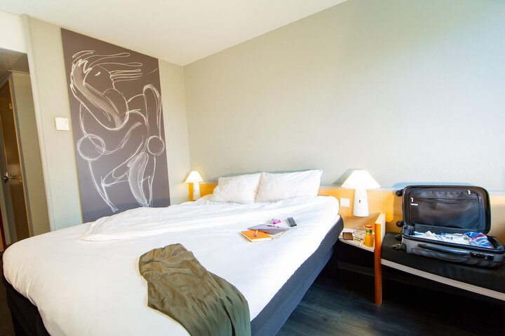 Room 7 of 40