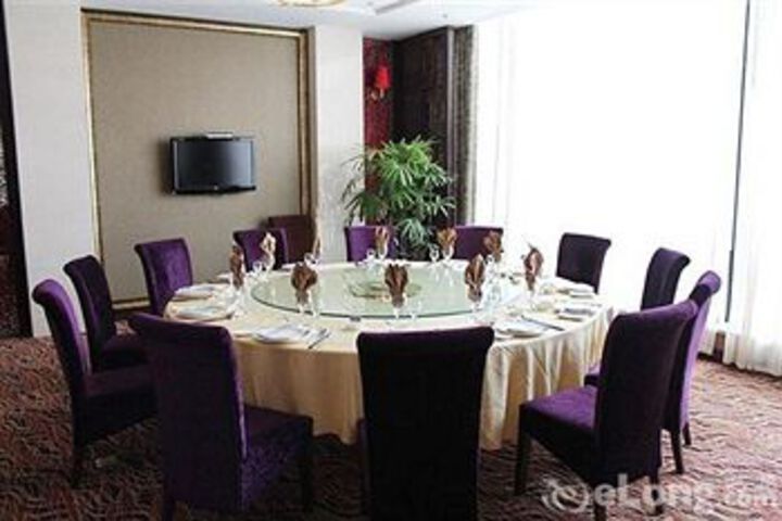Dining 65 of 75