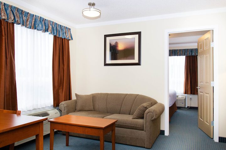 Room 8 of 40