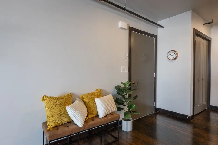 Room 4 of 23