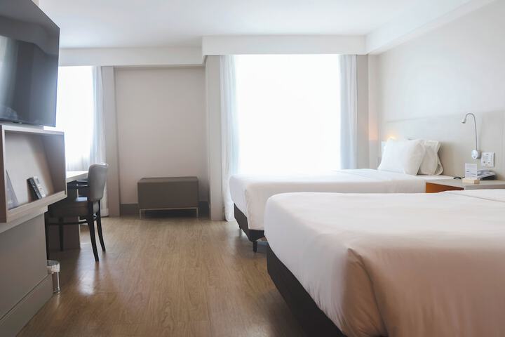 Room 14 of 80