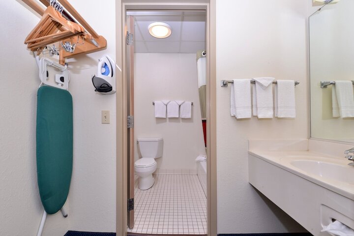 2 Double Beds (3 of 5)