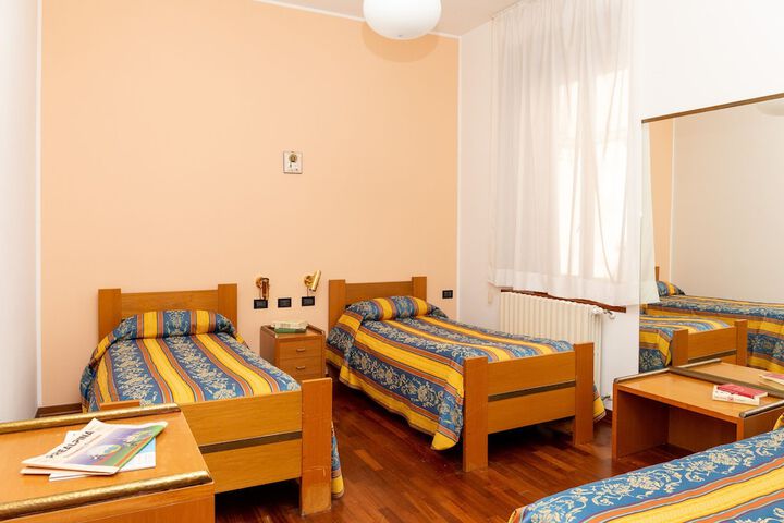 Room 3 of 72