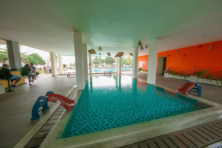 Pool Hotel