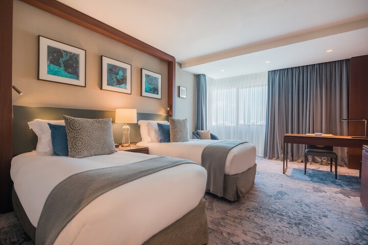 Room 40 of 211