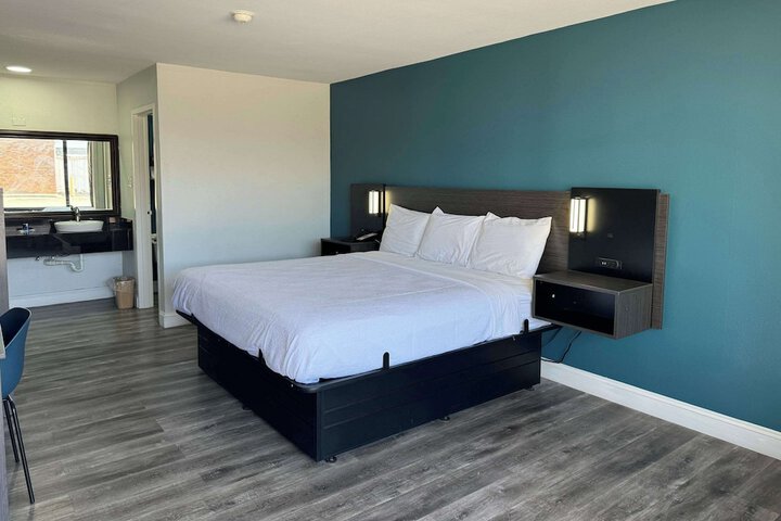 1 King Bed (1 of 2)