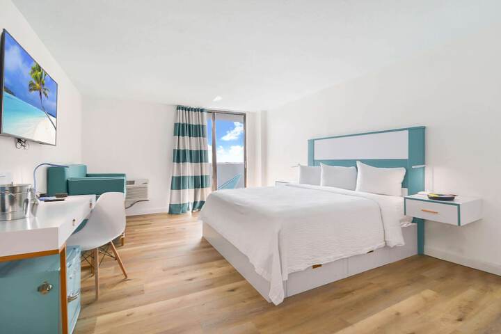 1 King Bed (9 of 9)