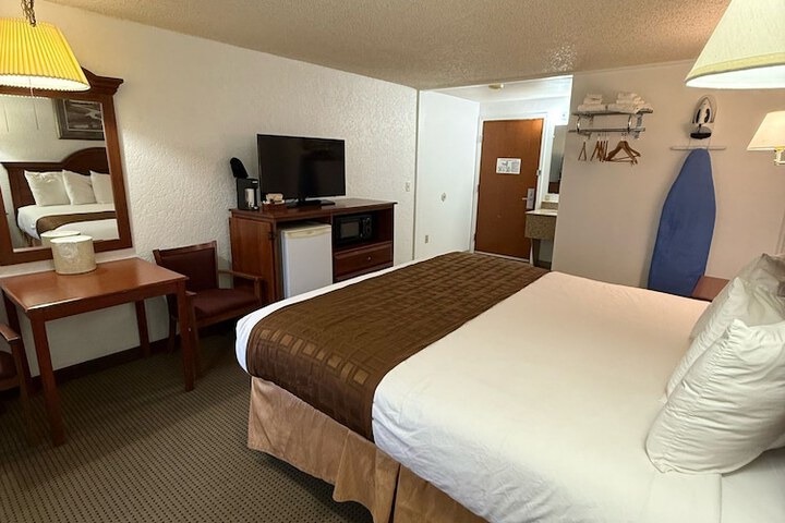 Room 11 of 22