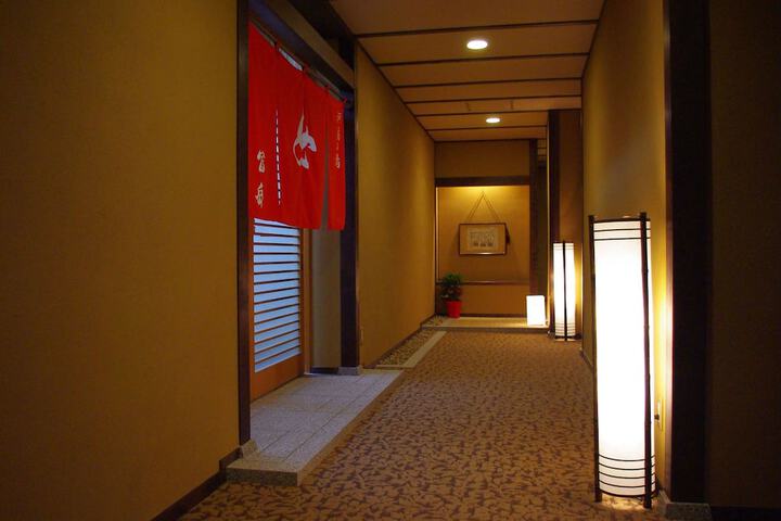 Ballroom/Hall 27 of 32