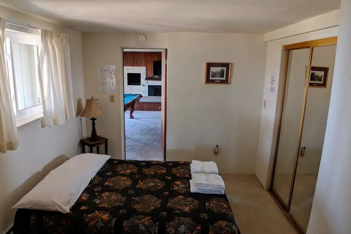 Room 2 of 25