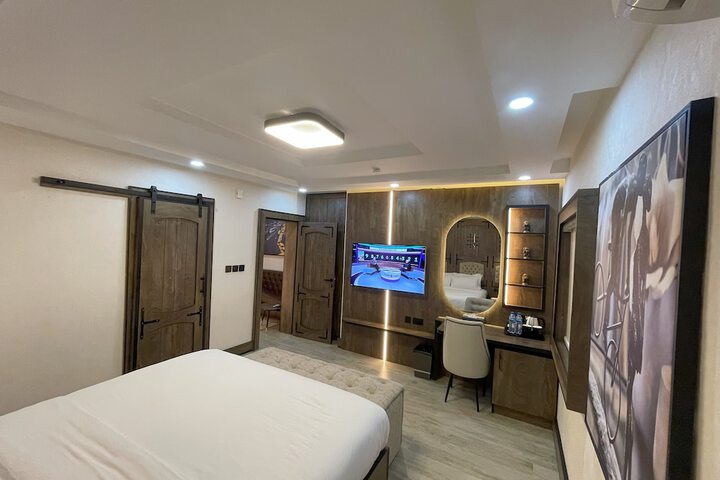 Room 17 of 25