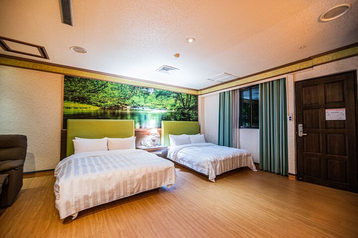 Room 13 of 68
