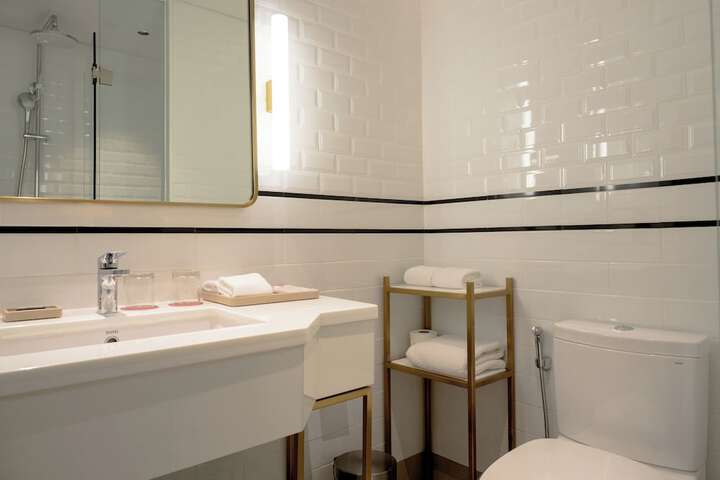 Room 52 of 110