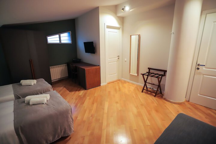 Room 10 of 36