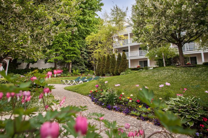 Hotel Exterior 66 of 70