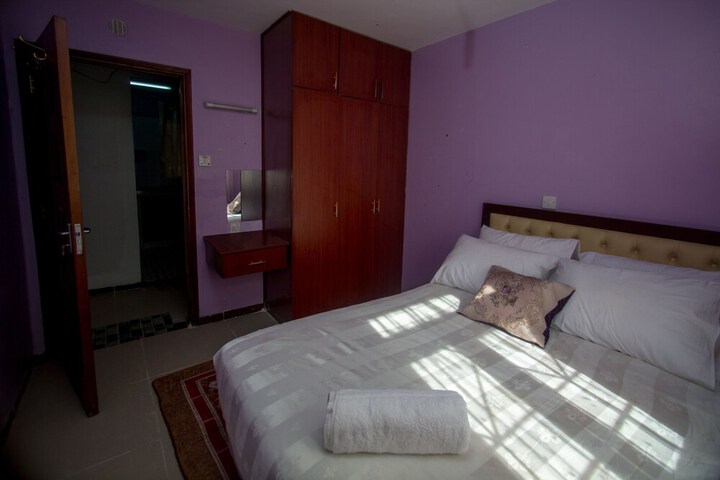 Room 12 of 90