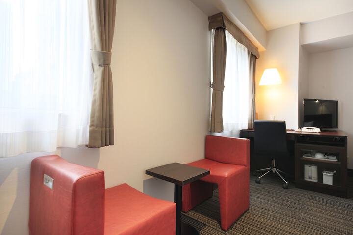 Room 9 of 107