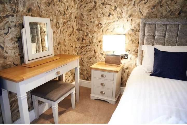 Room 17 of 51