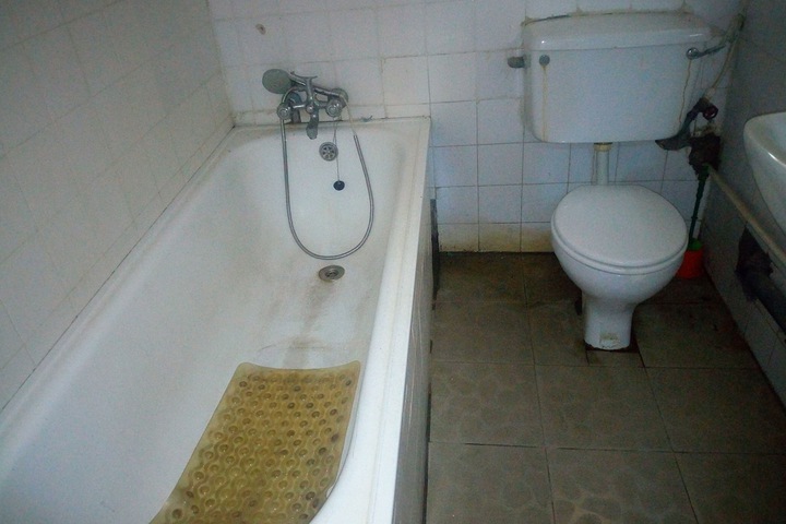 Room 9 of 13