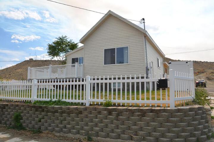 Baby Blue Sky - Price 2bd - Newly remodeled - nearby trails