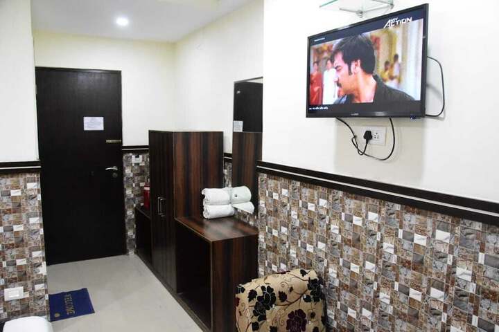 Room 4 of 15