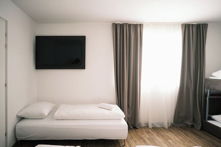 Room 14 of 40