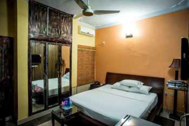 Room 26 of 37