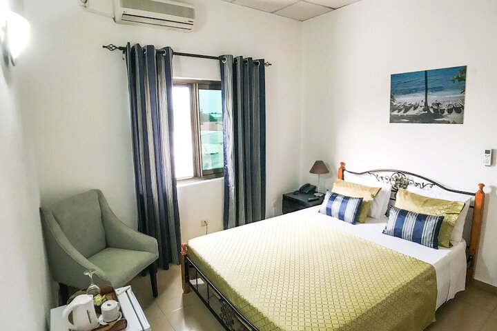 Room 11 of 18