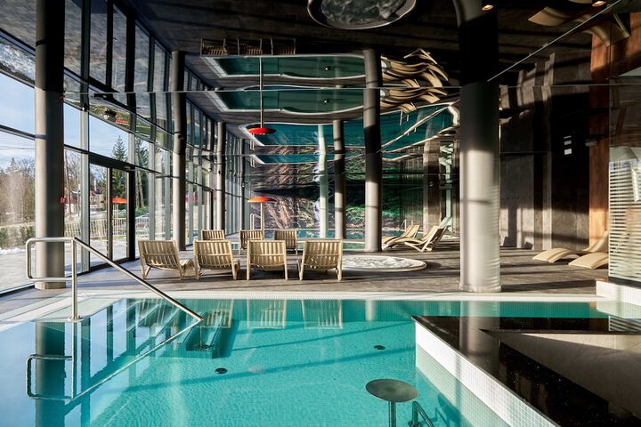 Pool 10 of 18