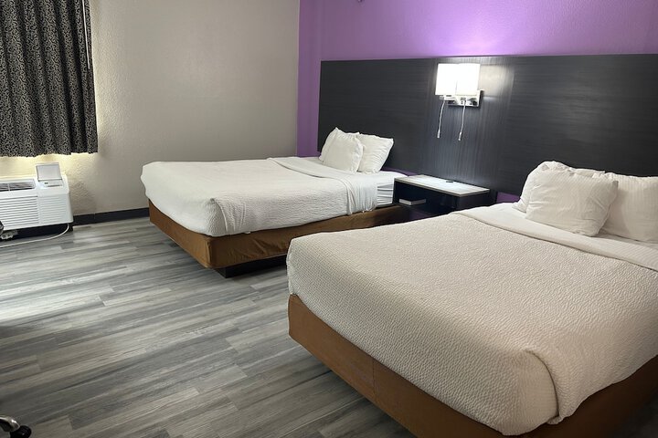 2 Queen Beds (8 of 9)