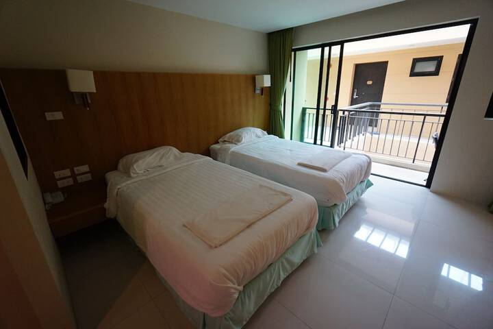 Room 6 of 40