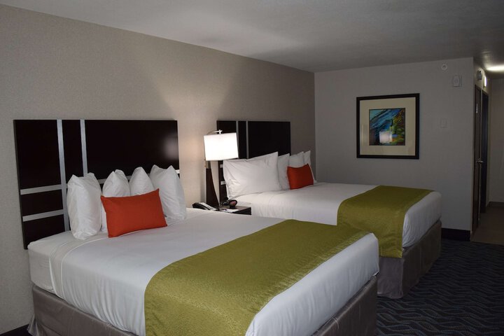 2 Double Beds Microwave and Refrigerator WiFi Full Breakfast (4 of 7)