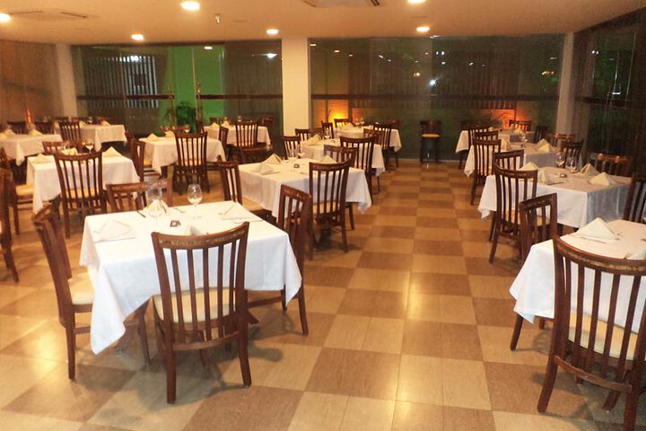 Dining 4 of 14
