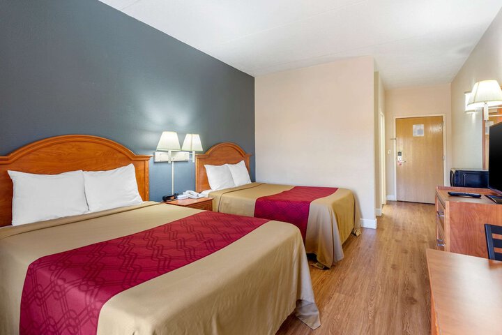 2 Double Beds (1 of 7)