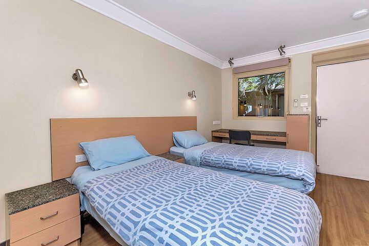 Room 10 of 32