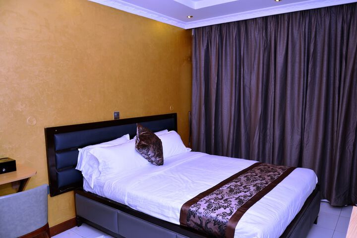 Room 4 of 30