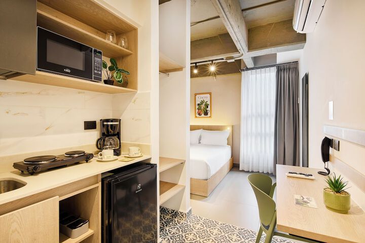 Room 13 of 37