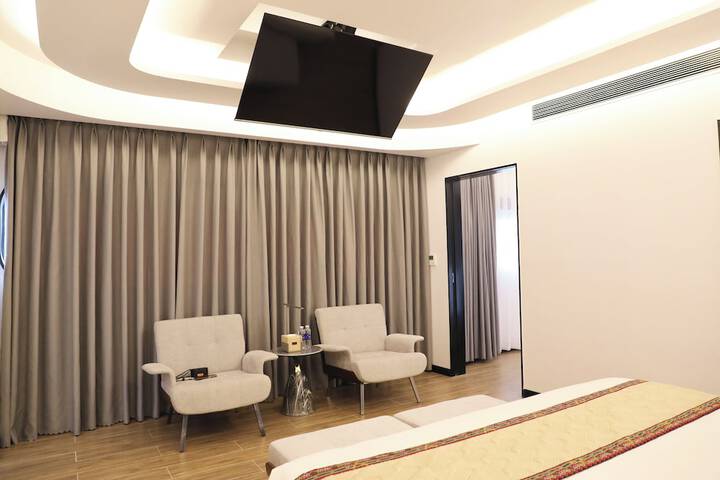 Room 5 of 63