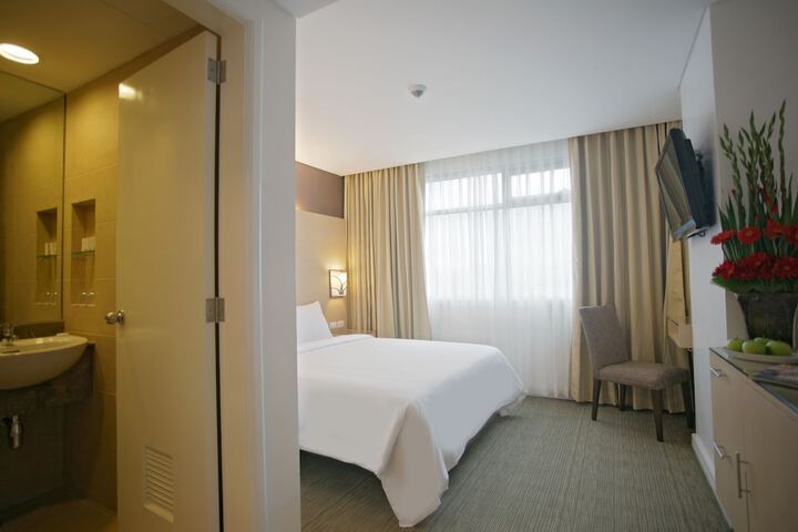 Room 6 of 28